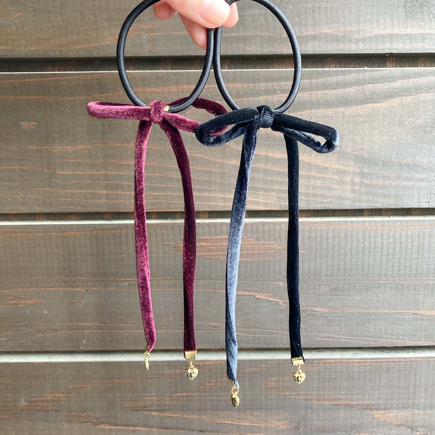 ハートチャームとベロアリボンのヘアゴム | Dua-アクセサリーパーツ