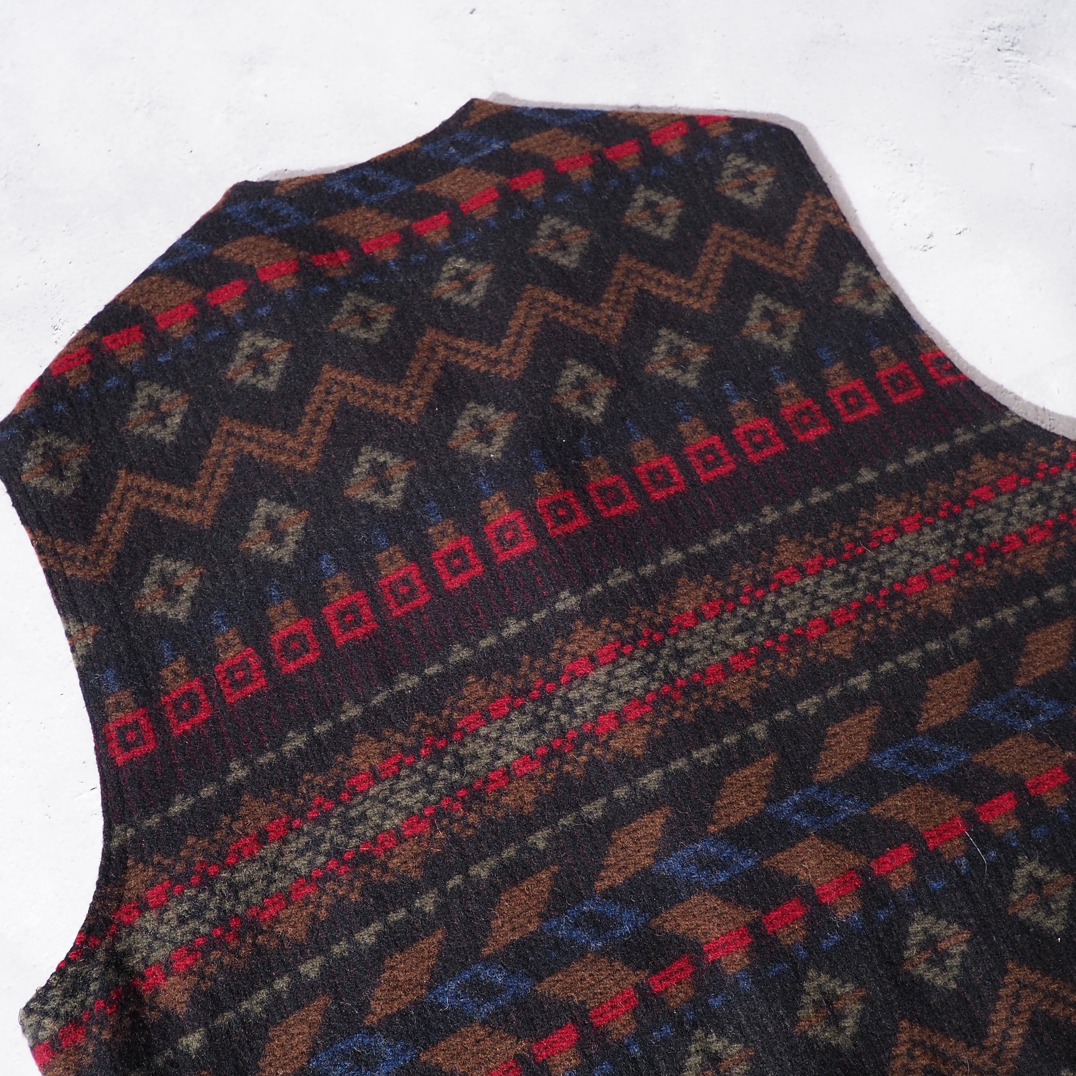 ” WOOLRICH ” Beautiful Nordic Ethnic Embroidery vintage vest (made in Usa)