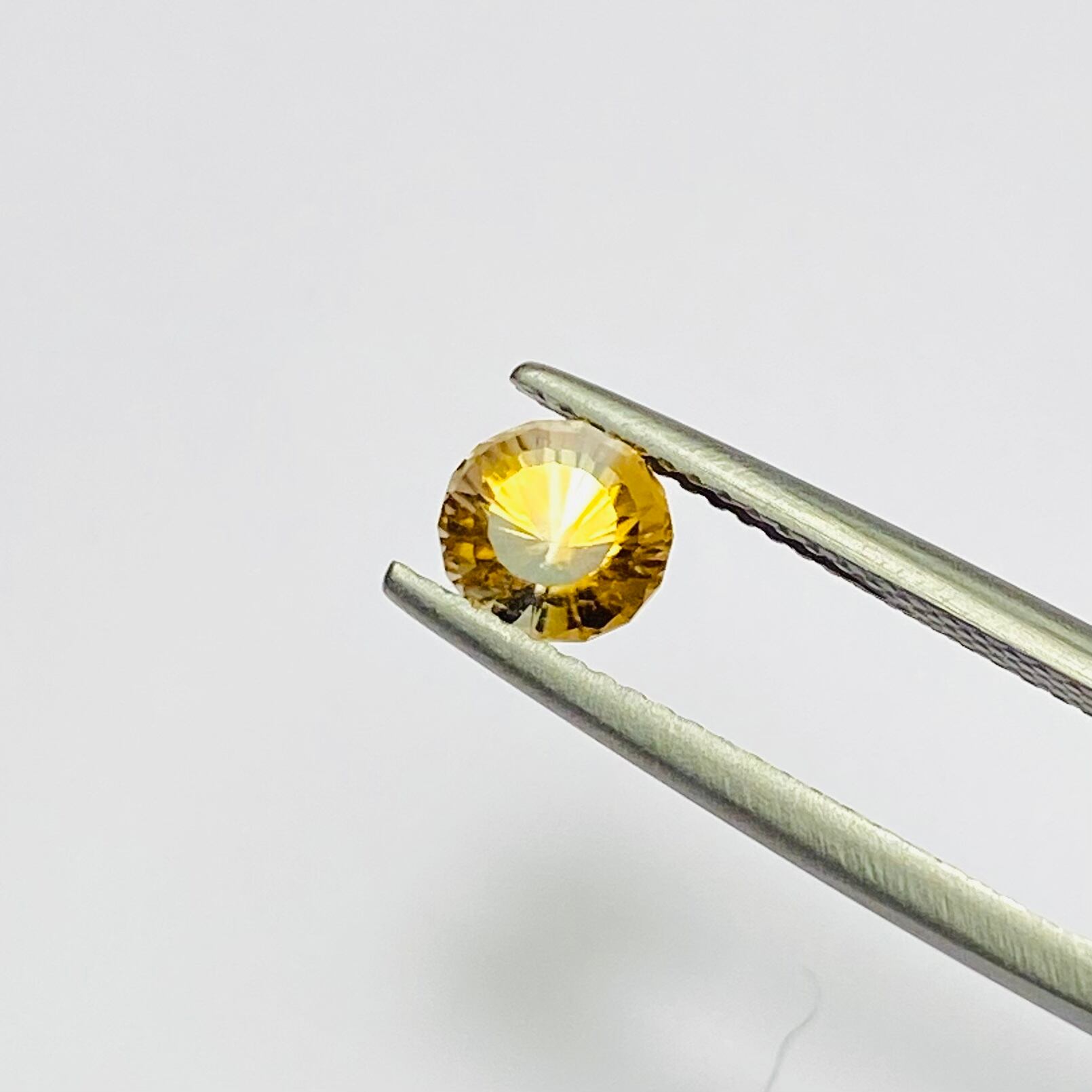 カットカッコいいバイカラージルコン