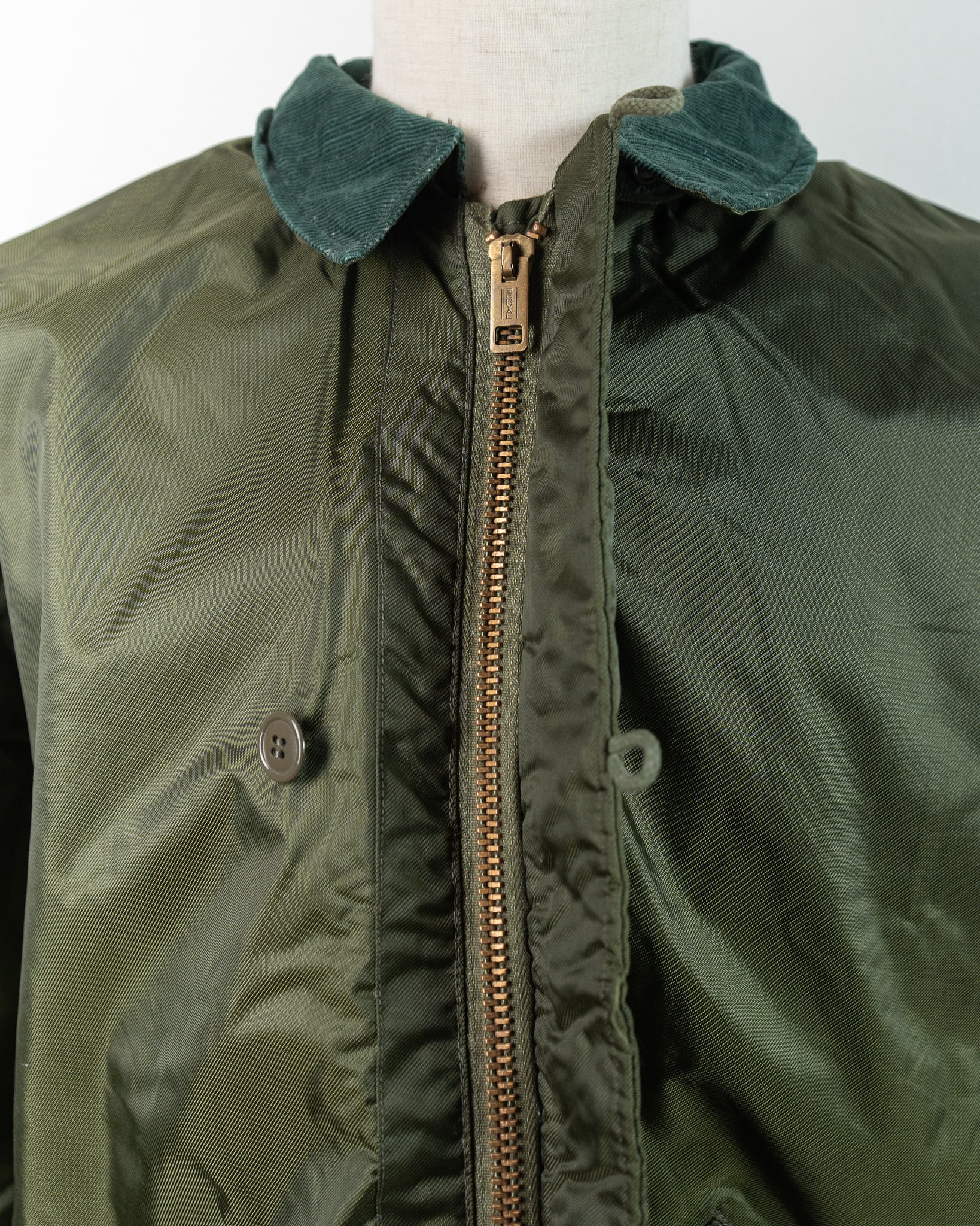 LARGE】U.S.NAVY Deck Jacket Extreme Cold Weather Impermeable 実物