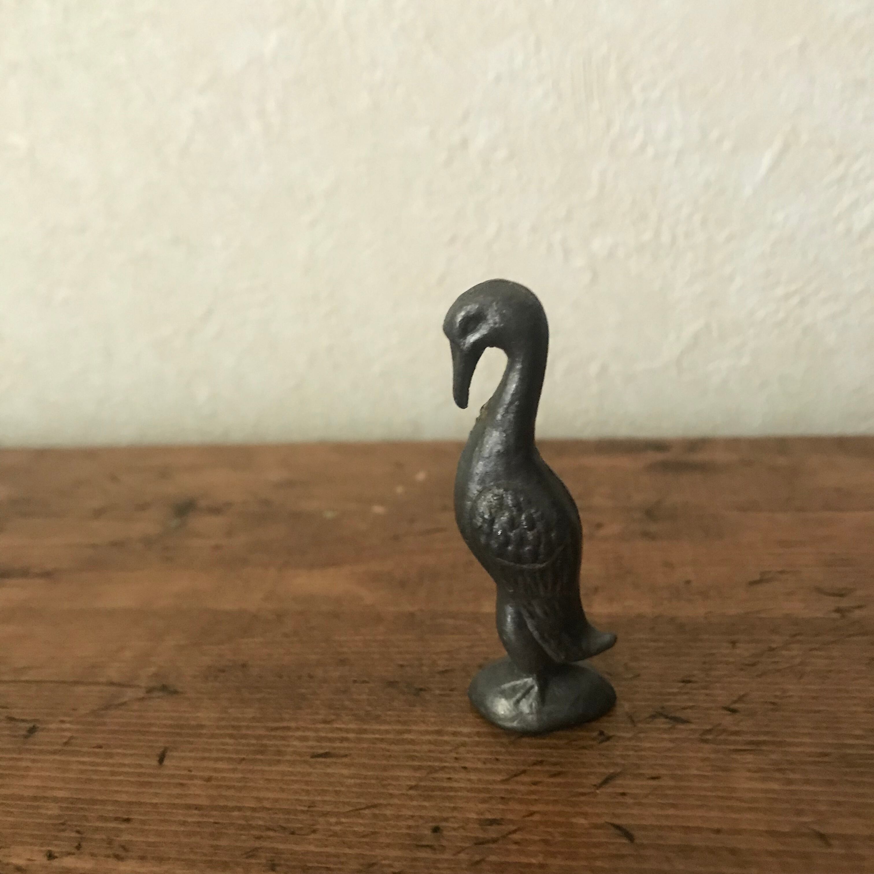 細長い金属の鳥