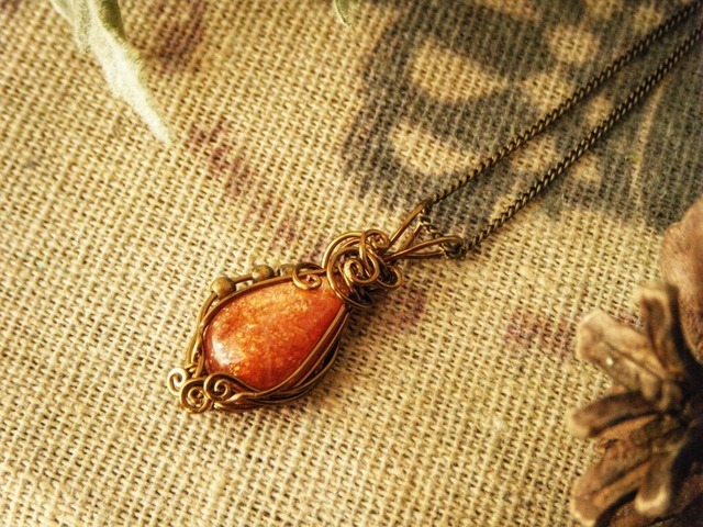 太陽の石☆サンストーンのワイヤーペンダント