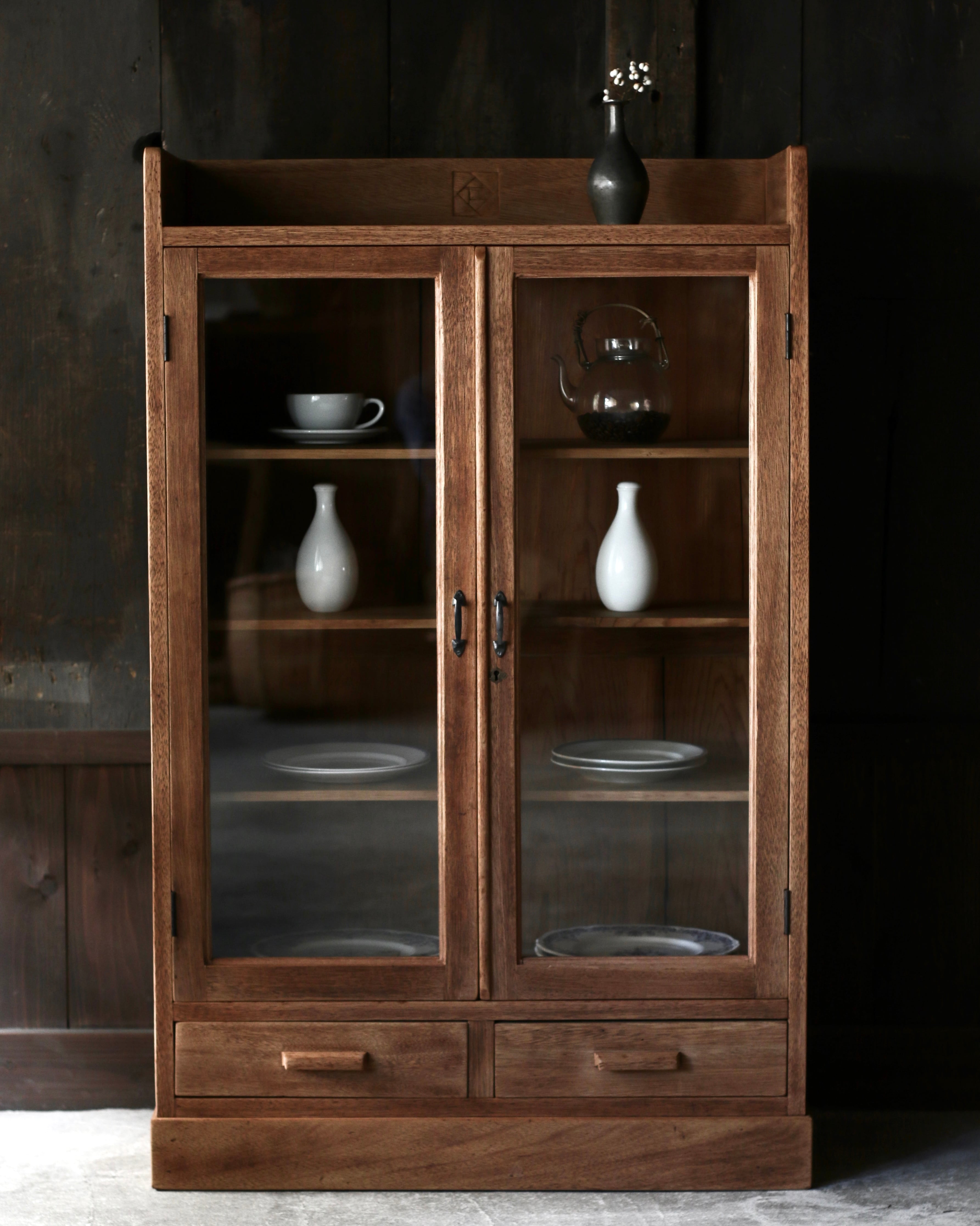 ガラス戸棚《古家具 食器棚 飾り棚 本棚》 | Rem Remake Furniture