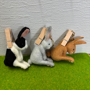 羊毛フェルト つままれウサギ キーホルダー 3種