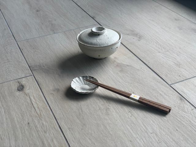 準備中ーantique Shiromoegi こどんぶり