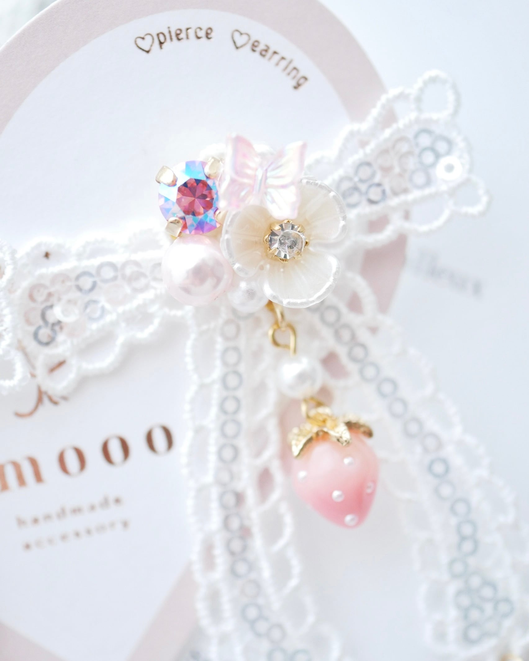 8614 フェミニンレースリボンビジューピアス/イヤリング | Amooo
