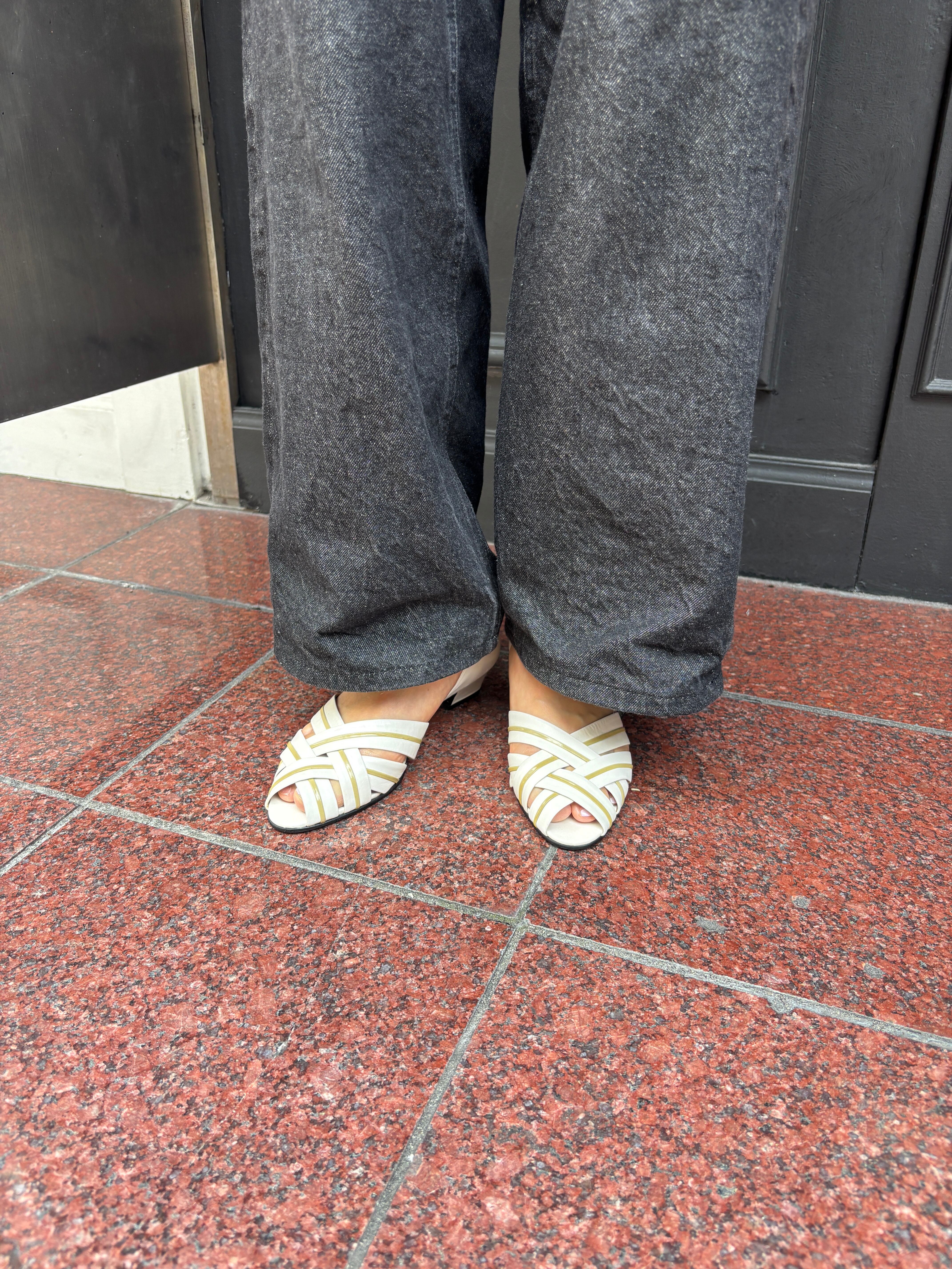 BURTON AURA 64 2005年 初代レイトモデル 中古　ソールカバー付 BURTON AURA 64 2005年 初代レイトモデル 中古 ソールカバー付