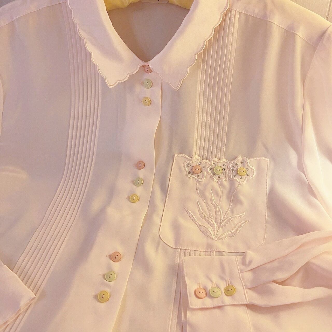 three color button flower blouse