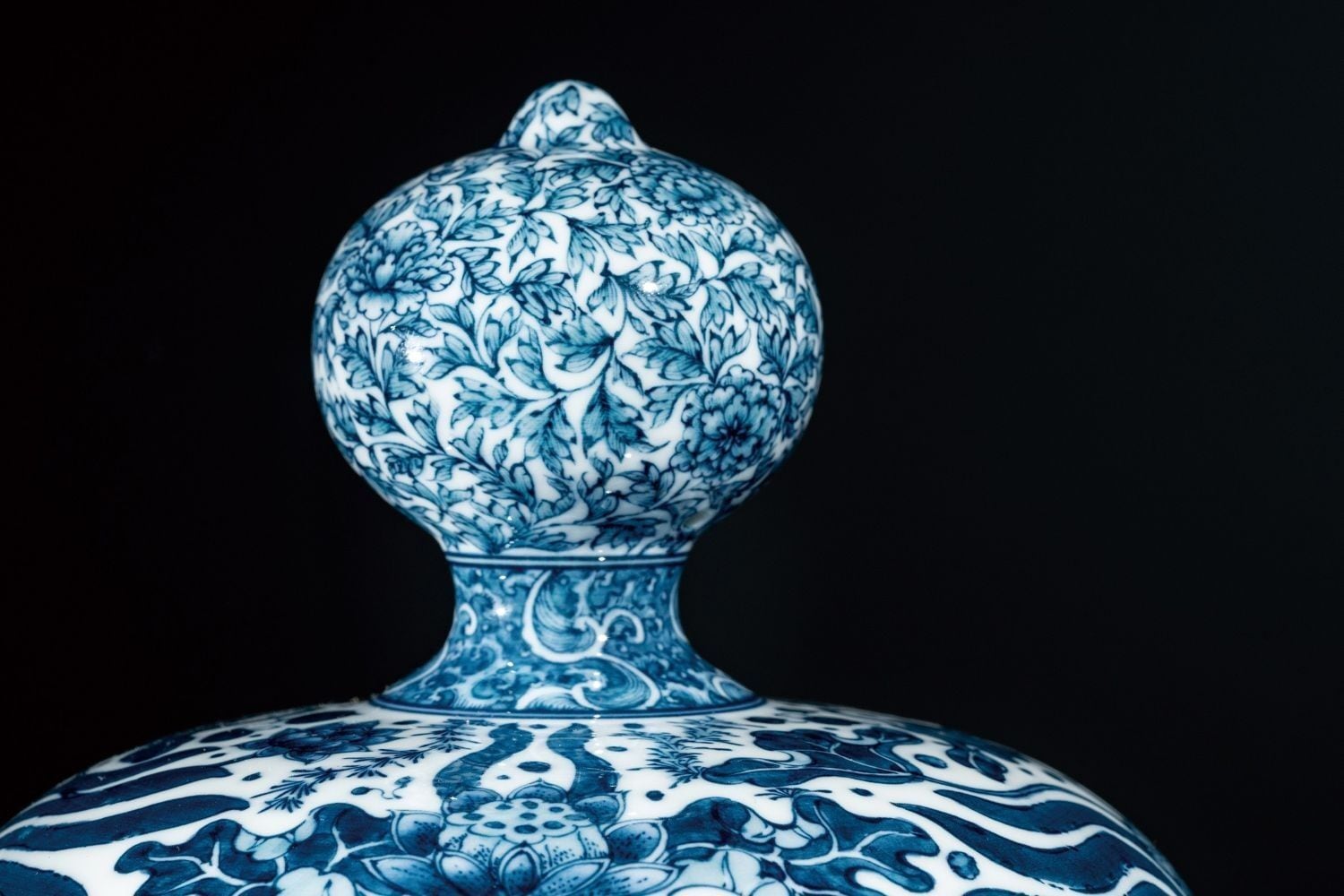 魚藻文沈香壷　葉山有樹　作