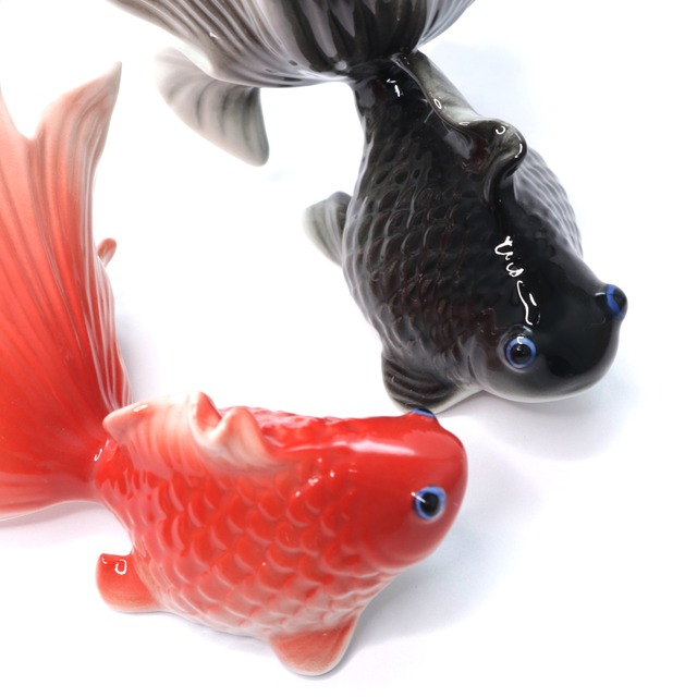 金魚 オブジェ 陶器製 置物 ペア 黒 赤 和風 おしゃれ かわいい リアル 雑貨屋リエット
