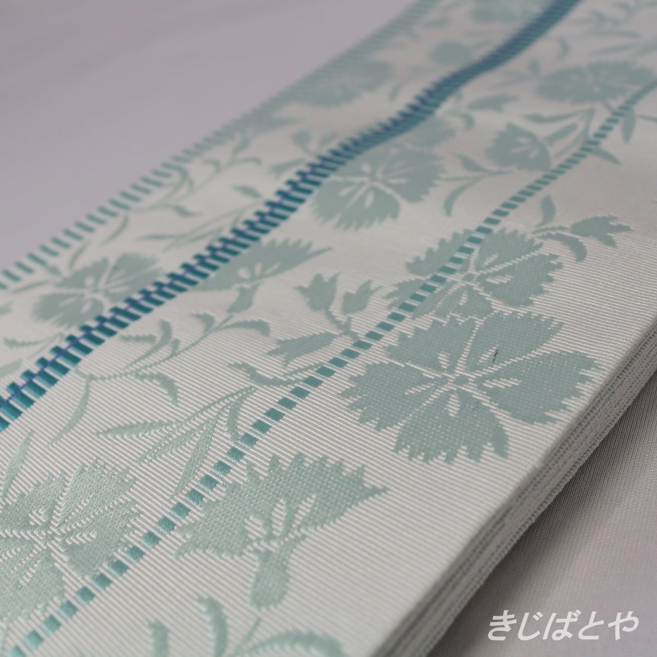 半幅帯　雪華　青磁色未使用品 半幅帯 雪華 青磁色未使用品 新品 半幅帯 麻 雪花模様 グレー -