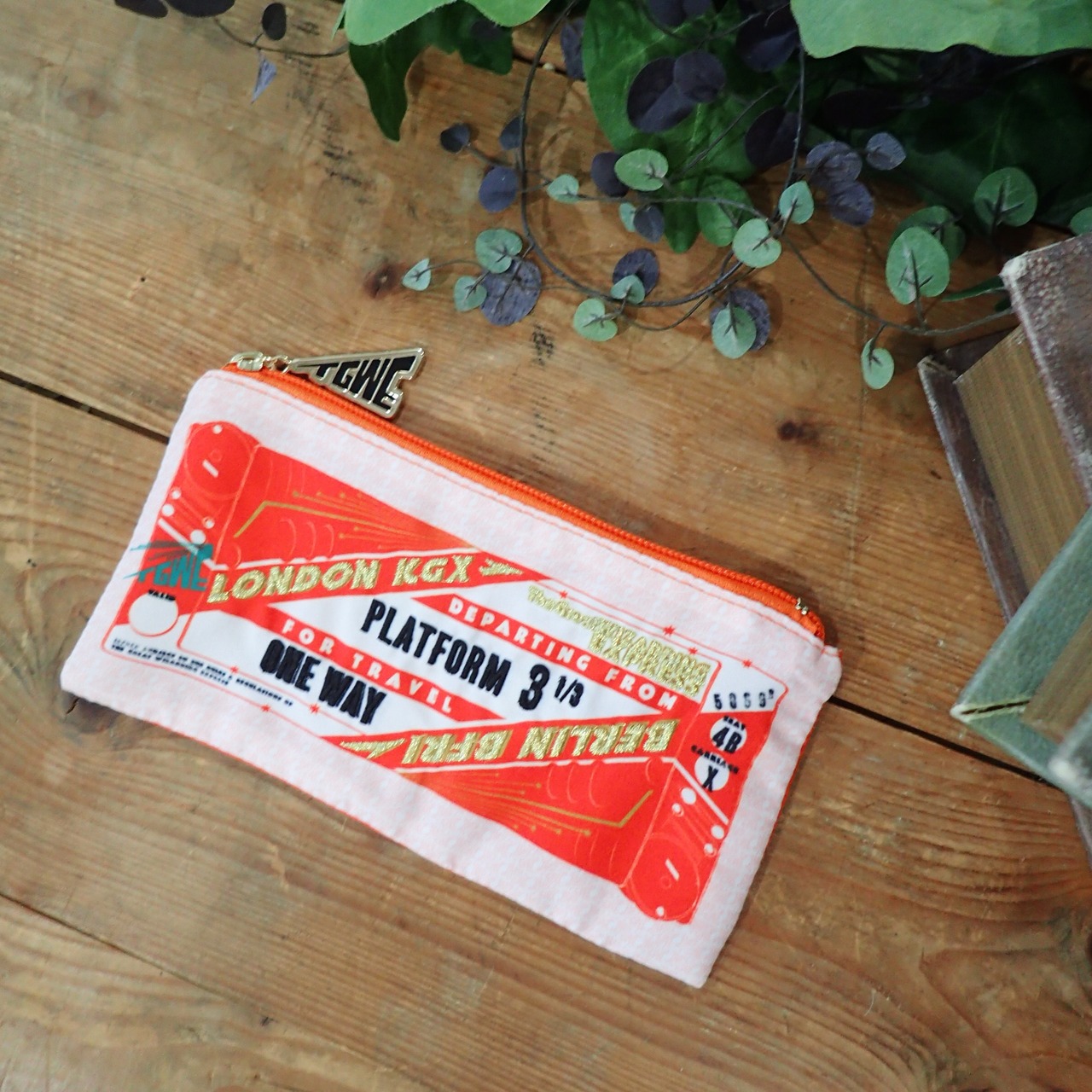 F228305-43_FANTASTIC BEASTS×Flapperザ・グレート・ウィザーディング・エクスプレスチケットポーチ - 1