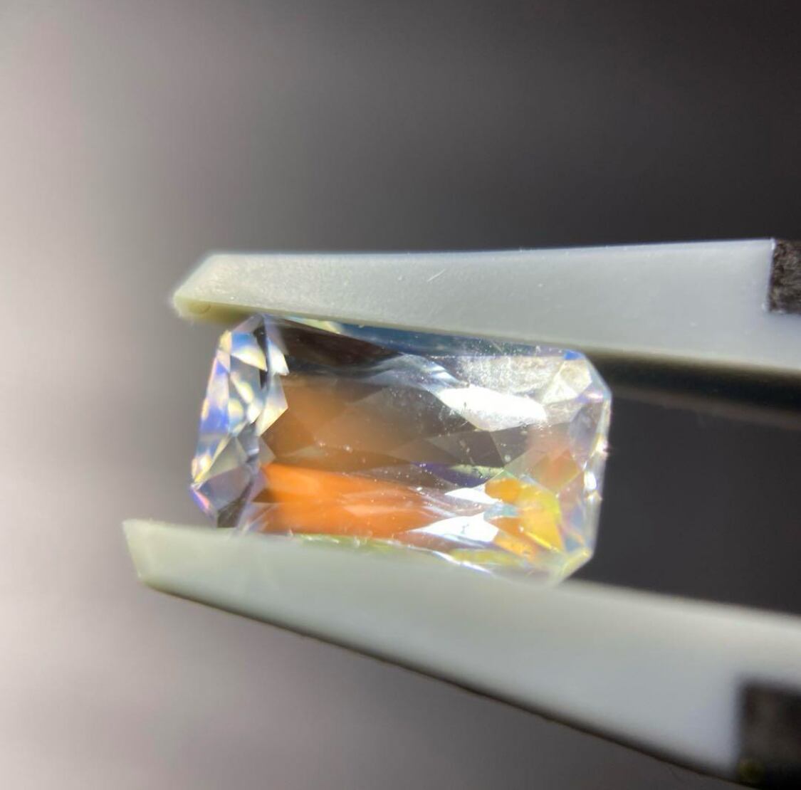 レインボームーンストーン 0.82ct 宝石 ルース | GCC.GEMS. レインボームーンストーン 0.82ct 宝石 ルース | GCC.GEMS.
