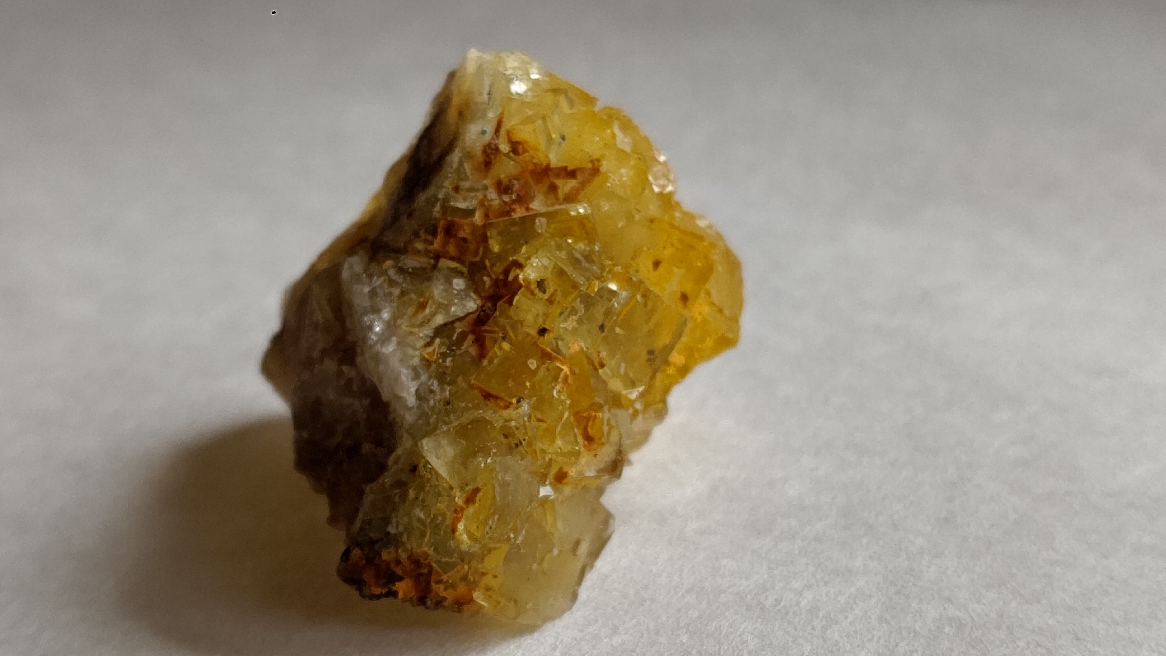 a.イエローフローライト（蛍光）クラスター | HinoNatural