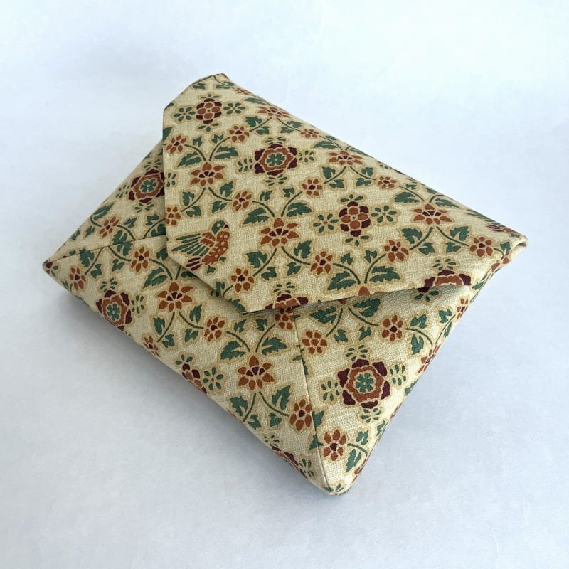 数寄屋袋　蔓唐草　正絹　大寸 茶器/茶道具 数奇屋袋（数寄屋袋）】 大 新ん橋（新橋） 正絹 轡唐草紋