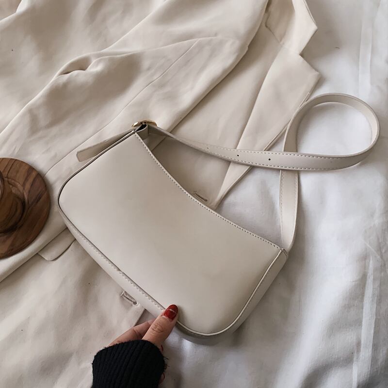 今年人気のスモールバッグ、レディースバッグ、2020年春夏のワイルドインスーパーファイアショルダーバッグアンダーアームバッグの新しいトレンドバージョン 手作りハンドバック15620613244