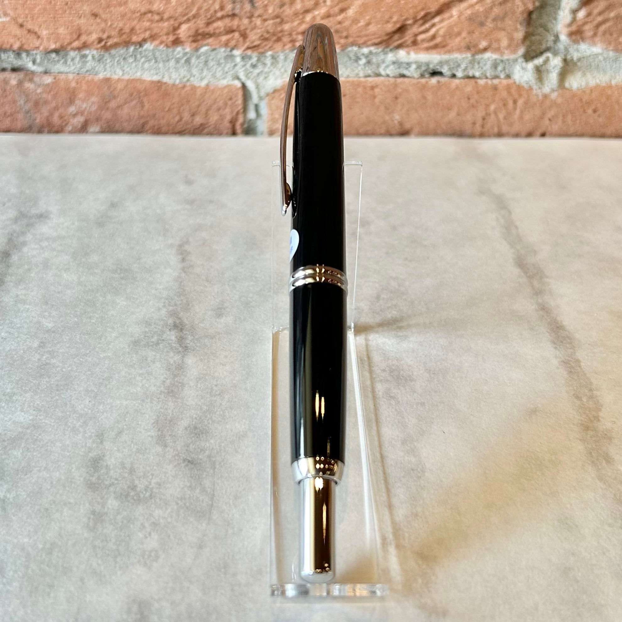 廃盤品】PILOT「 キャップレス万年筆（ブラック）」／字幅М／特殊合金