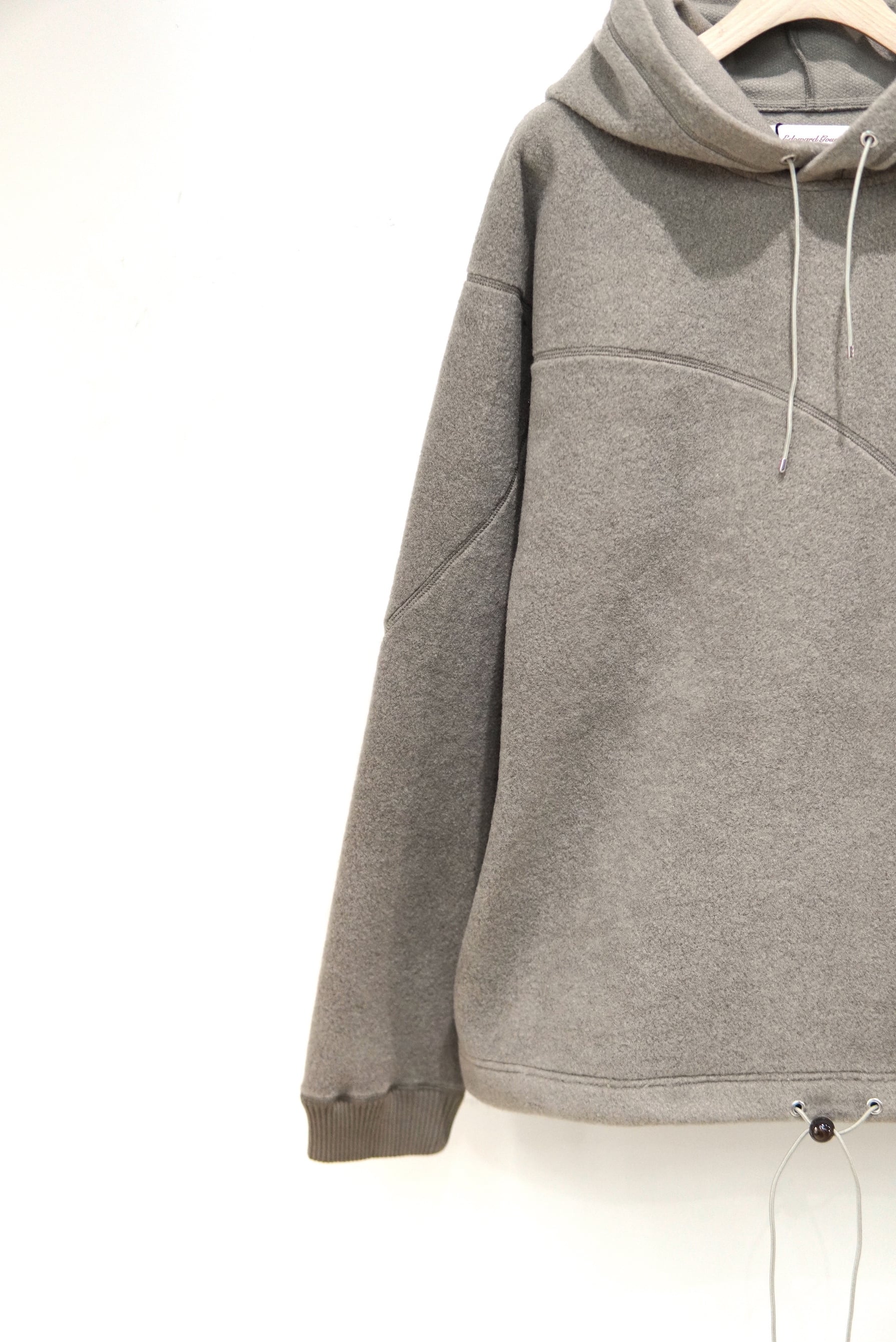 Abelia Edoward Goucha / FRACTURE HODIE / BEIGE | POETRY