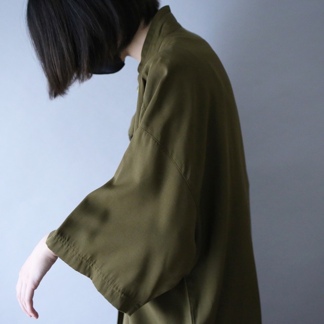 "刺繍"  fry-front  and front pleats minimal design over silhouette h/s shirt