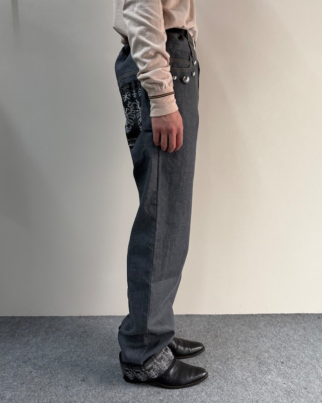 【26SS/Oscar Ouyang】STUDDED JEANS WITH JACQUARD KNIT DETAILS