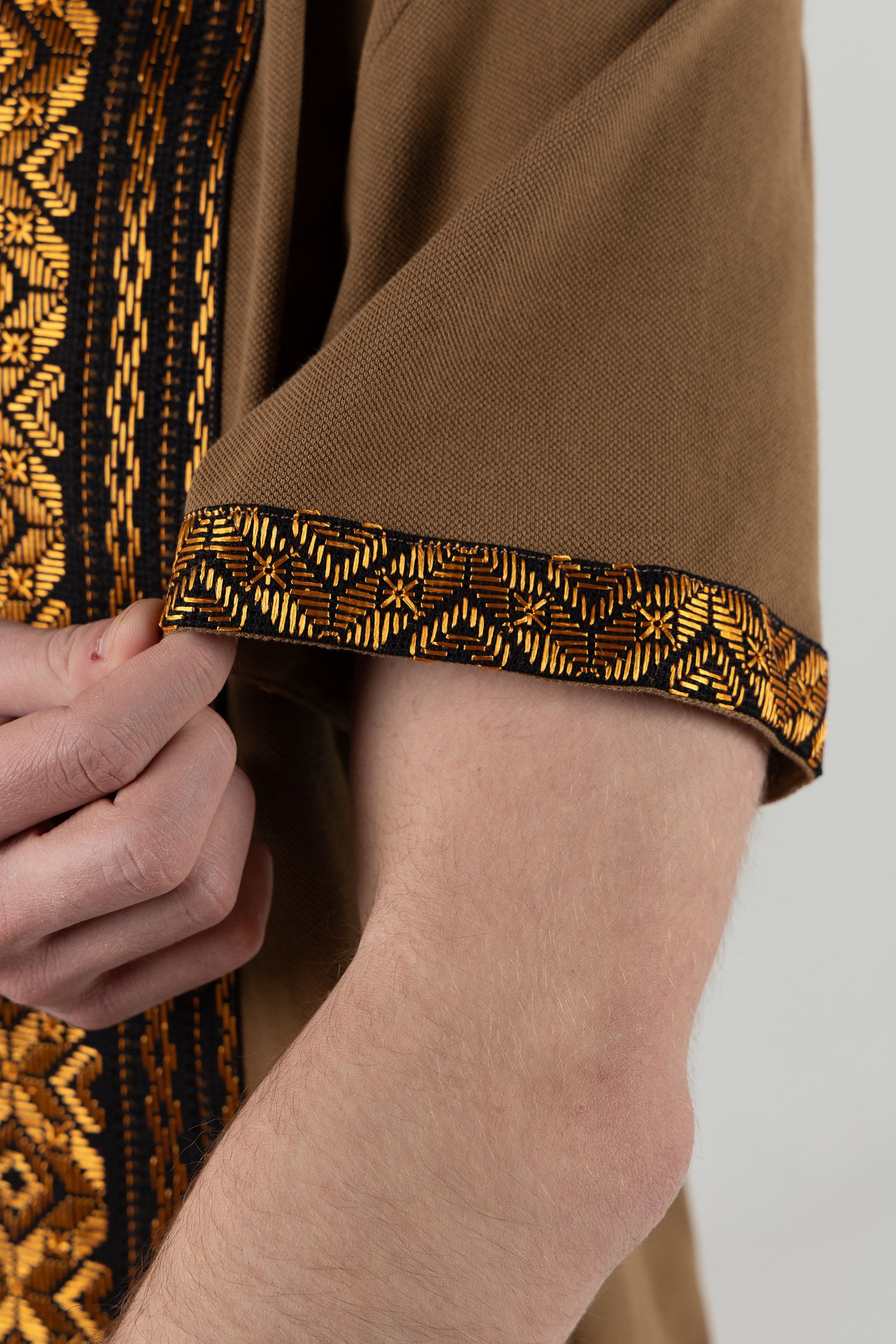 【男女兼用モデル】ウクライナ手刺繍ヴィシヴァンカ　シルク糸　半袖　フリーサイズ - 9