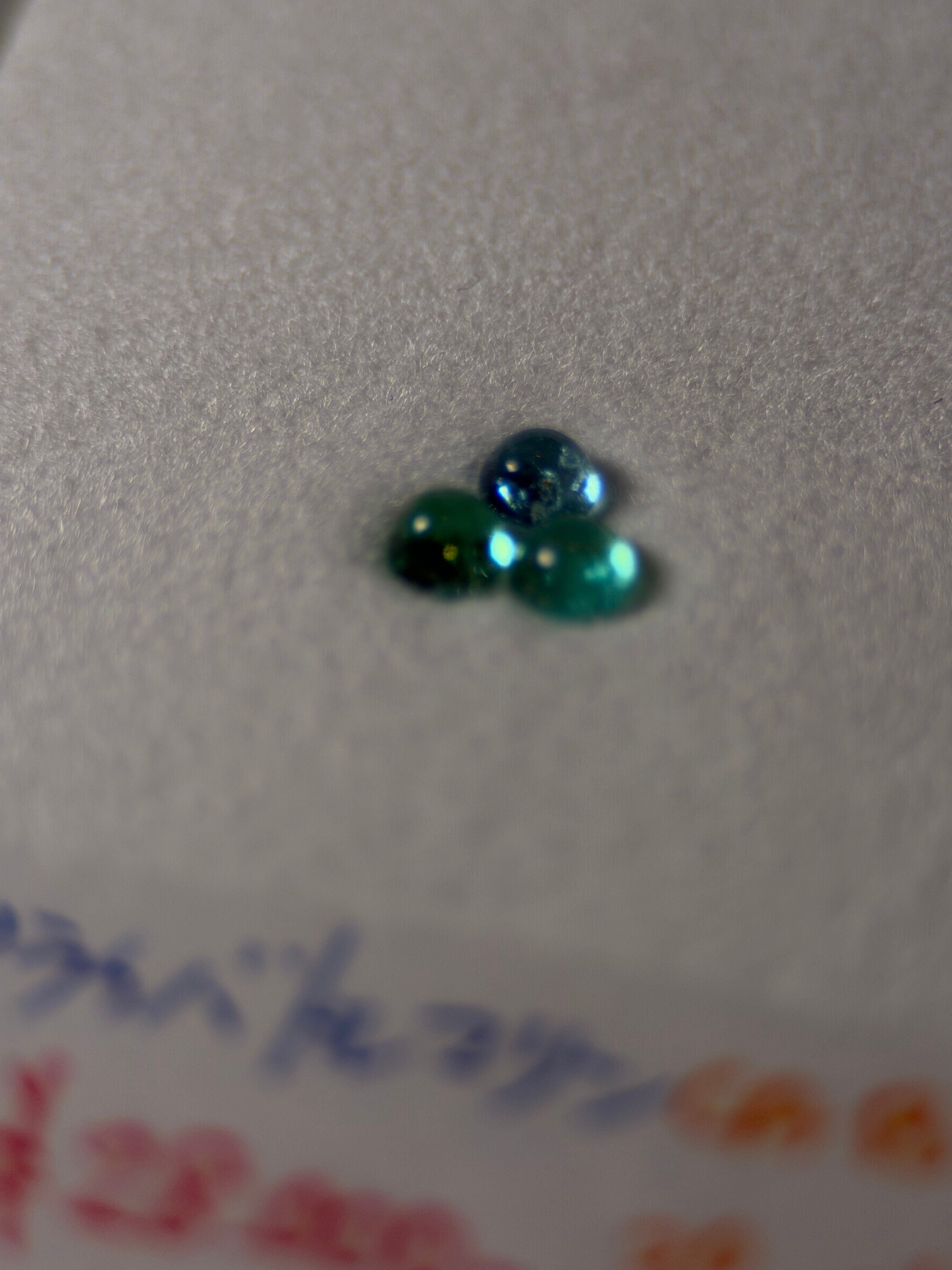 スフェーン 2個で1.40ct 5.5mmラウンド | パライバトルマリン by