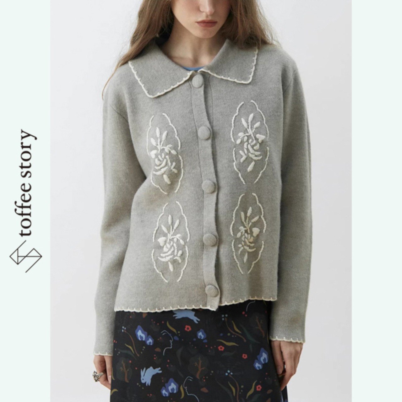 冬庭にそよぐ白影：刺繍ドールカーディガン《XU0261》