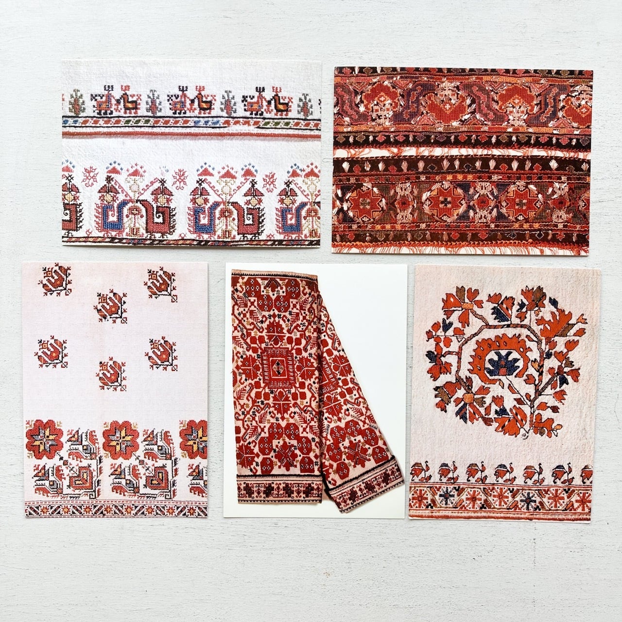 ブルガリア　伝統刺繍と民族衣装のポストカードセット