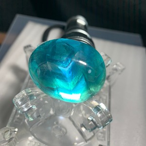 たまご　台座付きブルーグラデーションフローライト