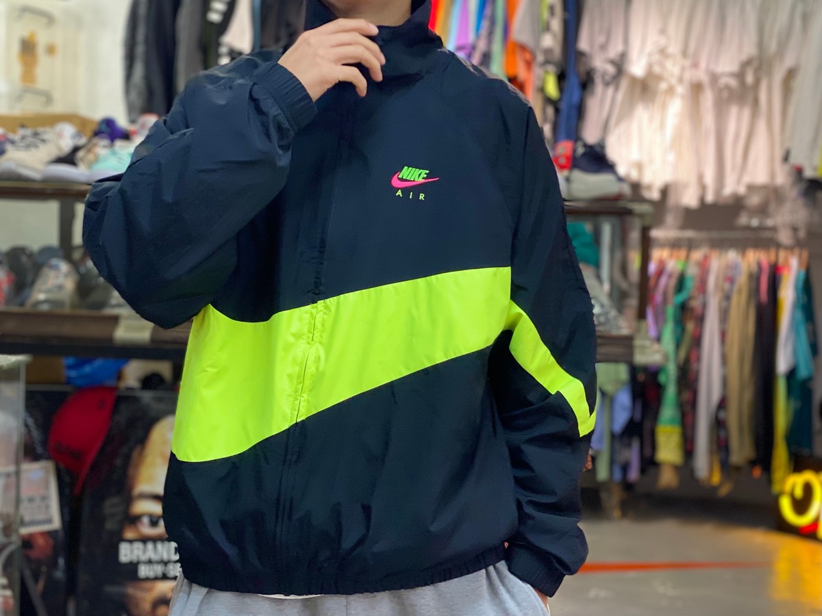 値下げ【入手困難】NIKE CITY NEON HBR WOVEN JACKET