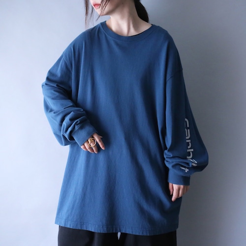 "Carhartt" sleeve logo printed design over silhouette l/s tee