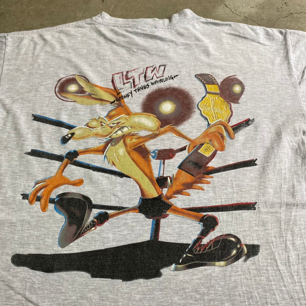 90年代 Looney Tunes ルーニーテューンズ ワイリーコヨーテ 両面プリント キャラクターTシャツ メンズXL 古着 レディース 90s  ビンテージ ヴィンテージ ライトグレー 灰色 【Tシャツ】【HA10】【23T】【FSS2308-50a】 | cave 古着屋【公式】古着通販サイト 