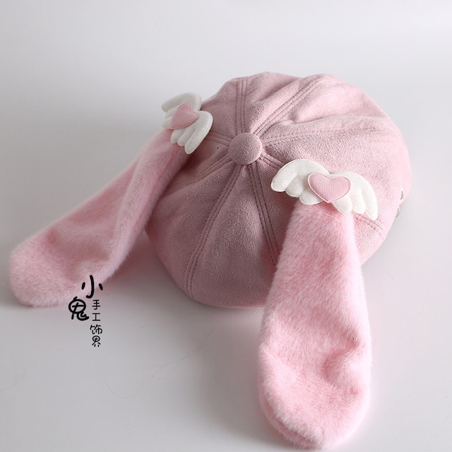 サブカル系ファッション｜うさ耳とハートウィングが揺れる ピンクフリルキャップ 甘さを外して纏う帽子｜SEASONZ
