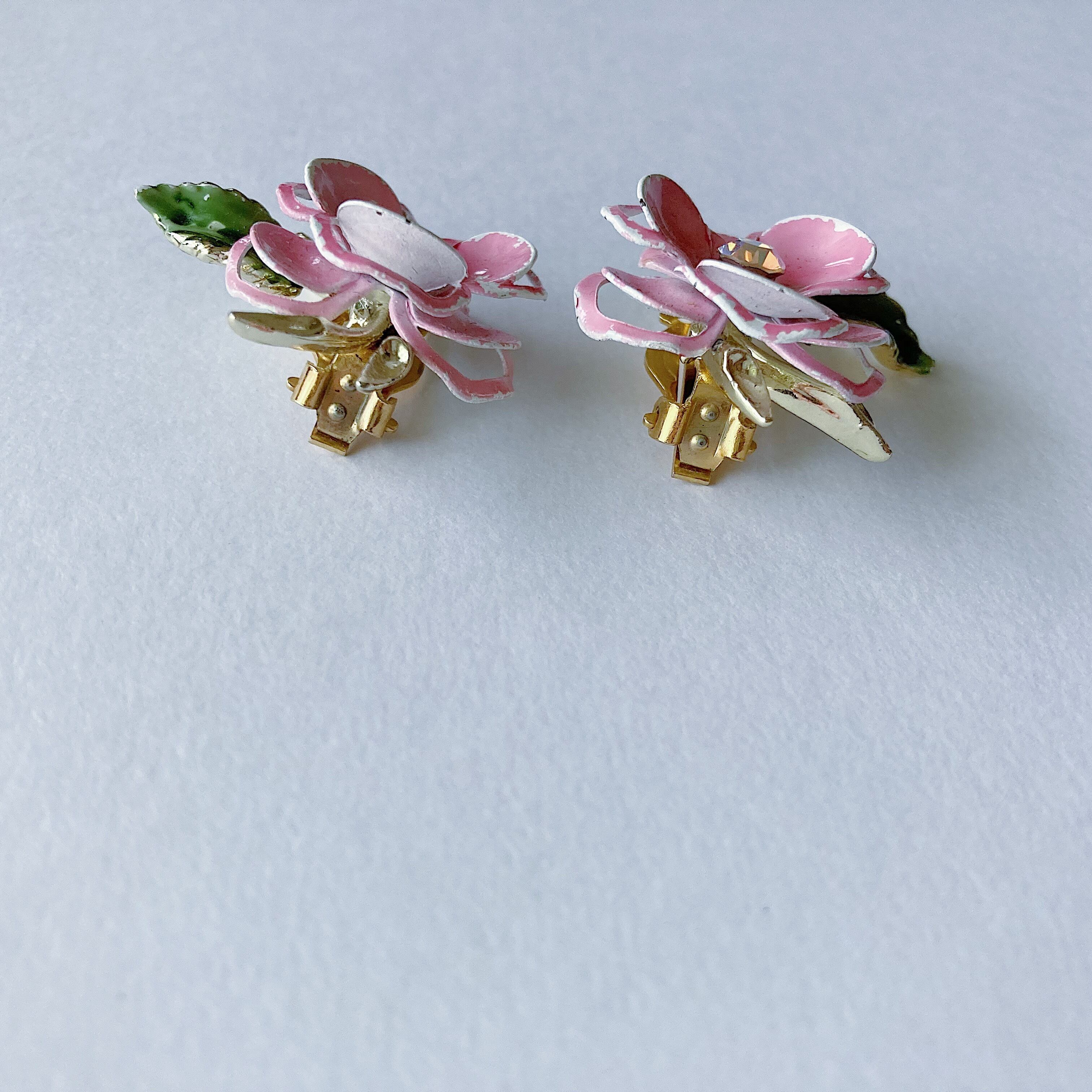 Vintage 60s - 70s pink green enamel clear rhinestone flower earrings ヴィンテージ　 60年代 - 70年代　ピンク　グリーン　エナメル　クリア　ラインストーン　フラワー　花　イヤリング
