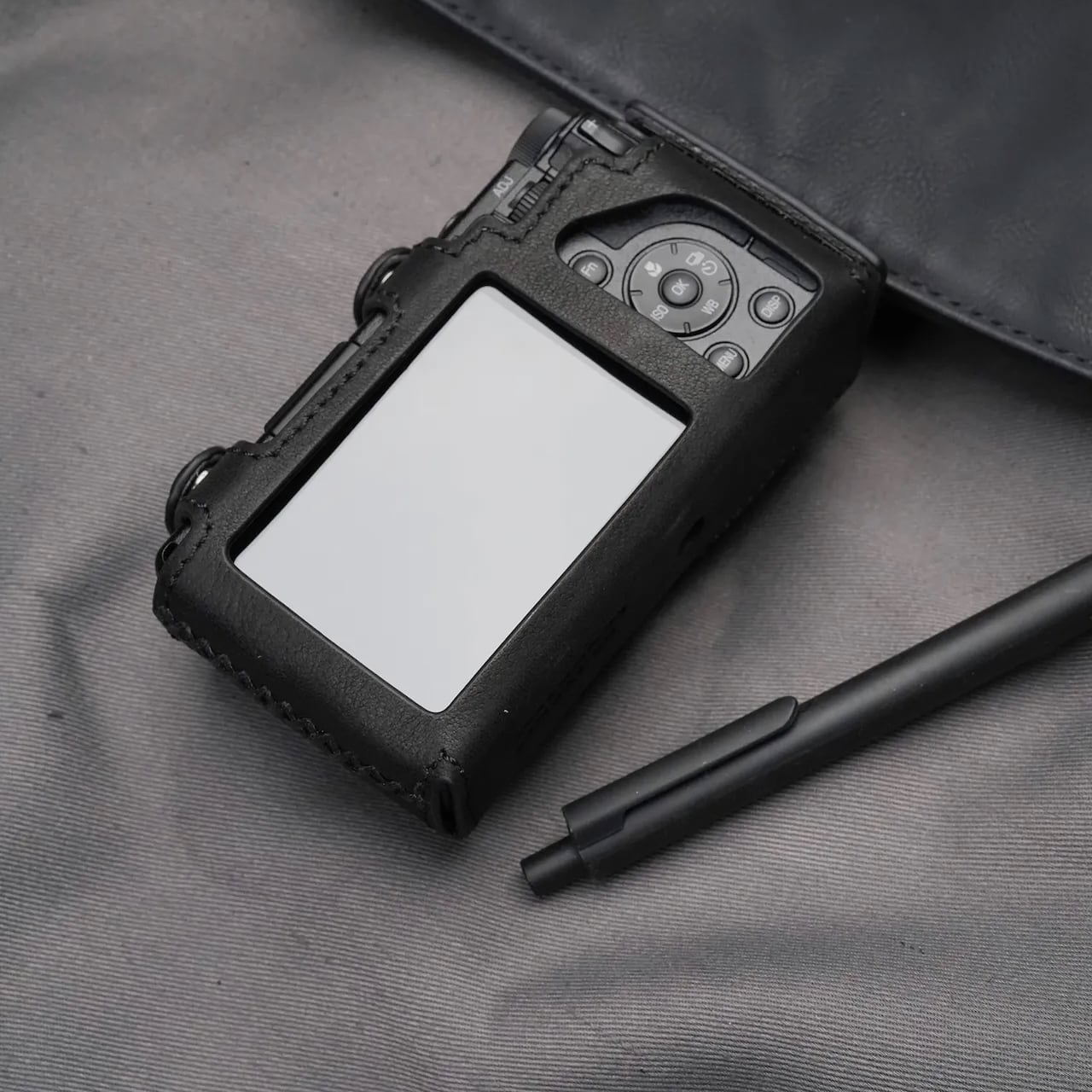 リコー GR ケース付き MR.STONE、RICOH GR III / GR IV 専用 本革ボディケースを発売 | NEWSCAST