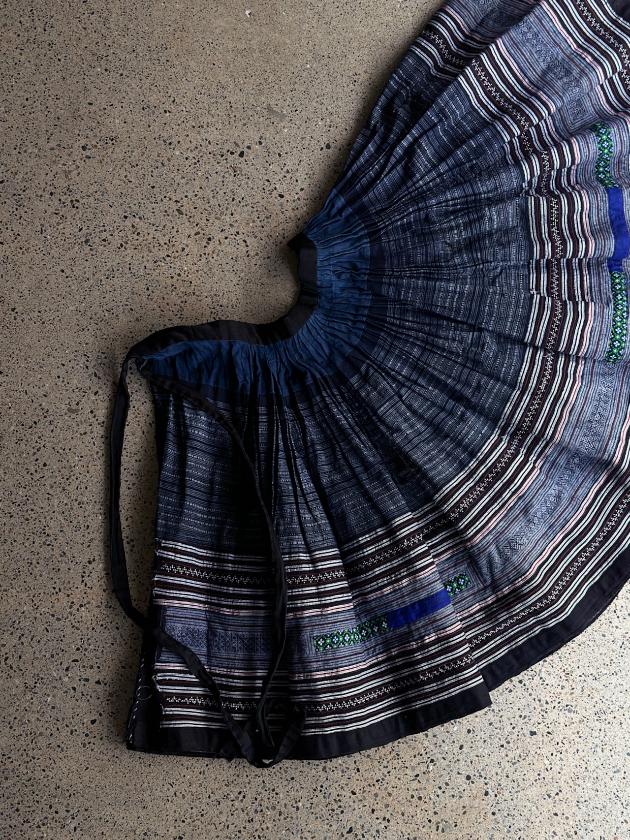 H’mong tribe／Vintage indigo batik skirt