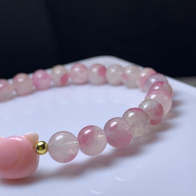 ー猫ークイーンコンクシェル×ピンクトルマリンシリカ デザインブレスレット
