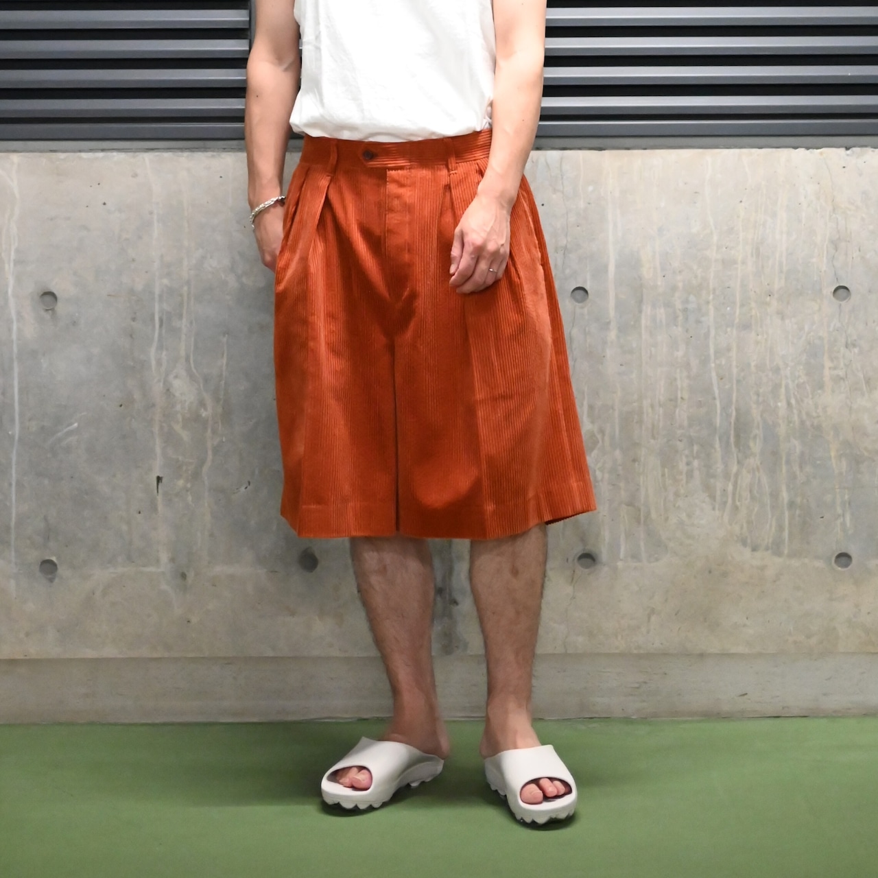 INTERIM / WIDE COTTON SUMMER CORDUROY DEADSTOCK FABRIC 2TUCK BUTTON SHORTS
