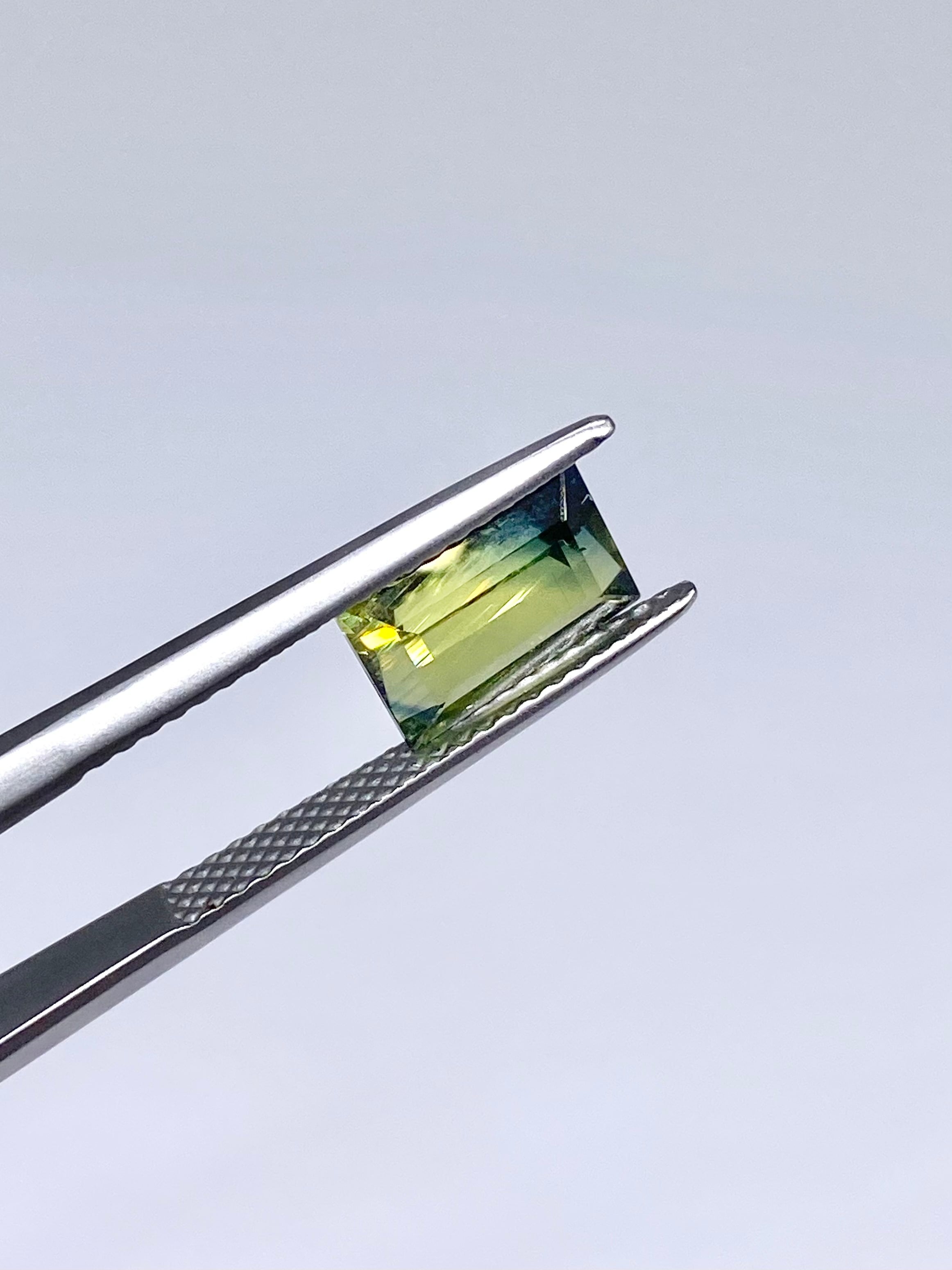 バイカラーサファイア 2.48ct ルース | シークレットベースジュエリー