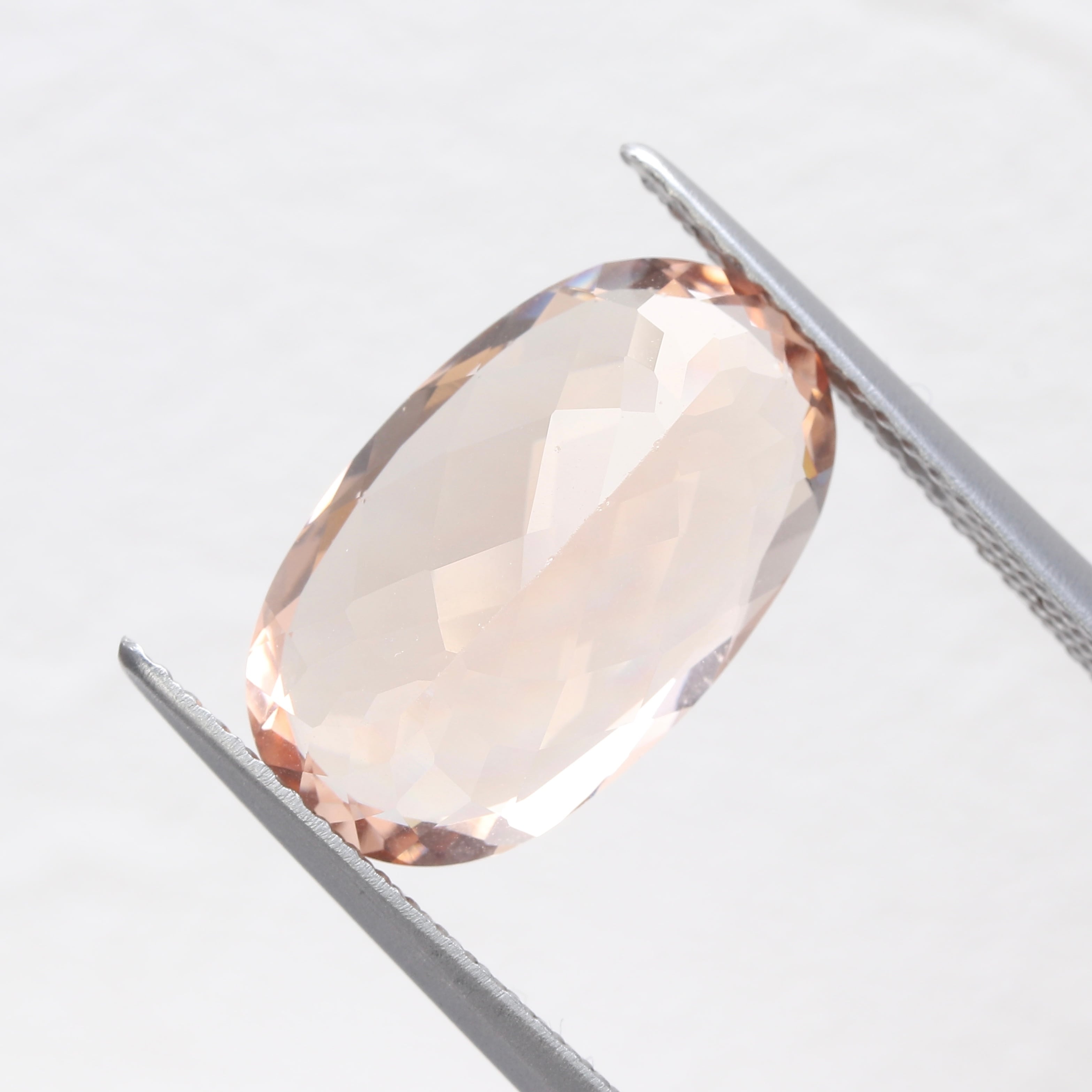 モルガナイト 5.63ct オーバル | 色石堂