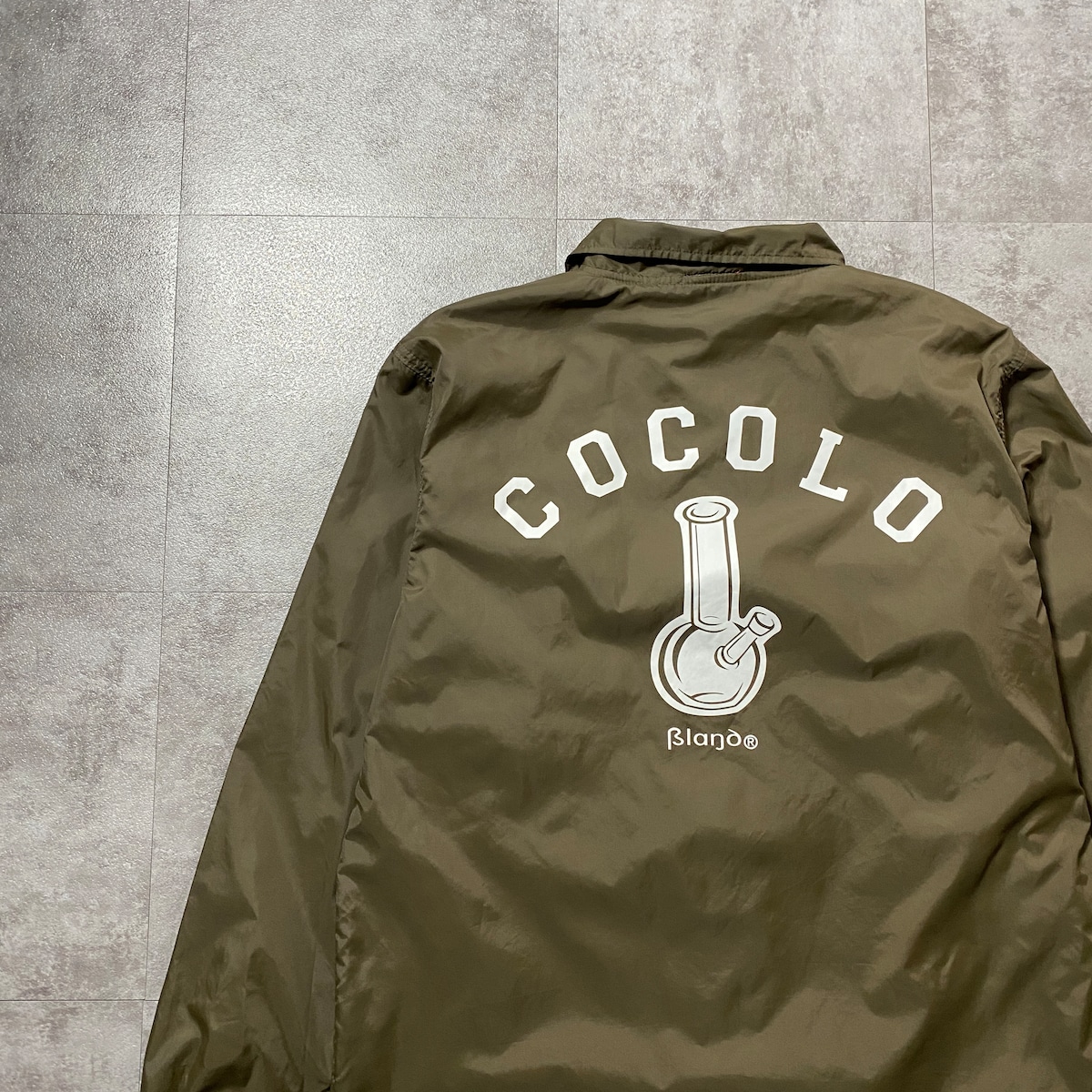 COCOLO BLAND ココロブランド バックプリント ナイロン コーチ 