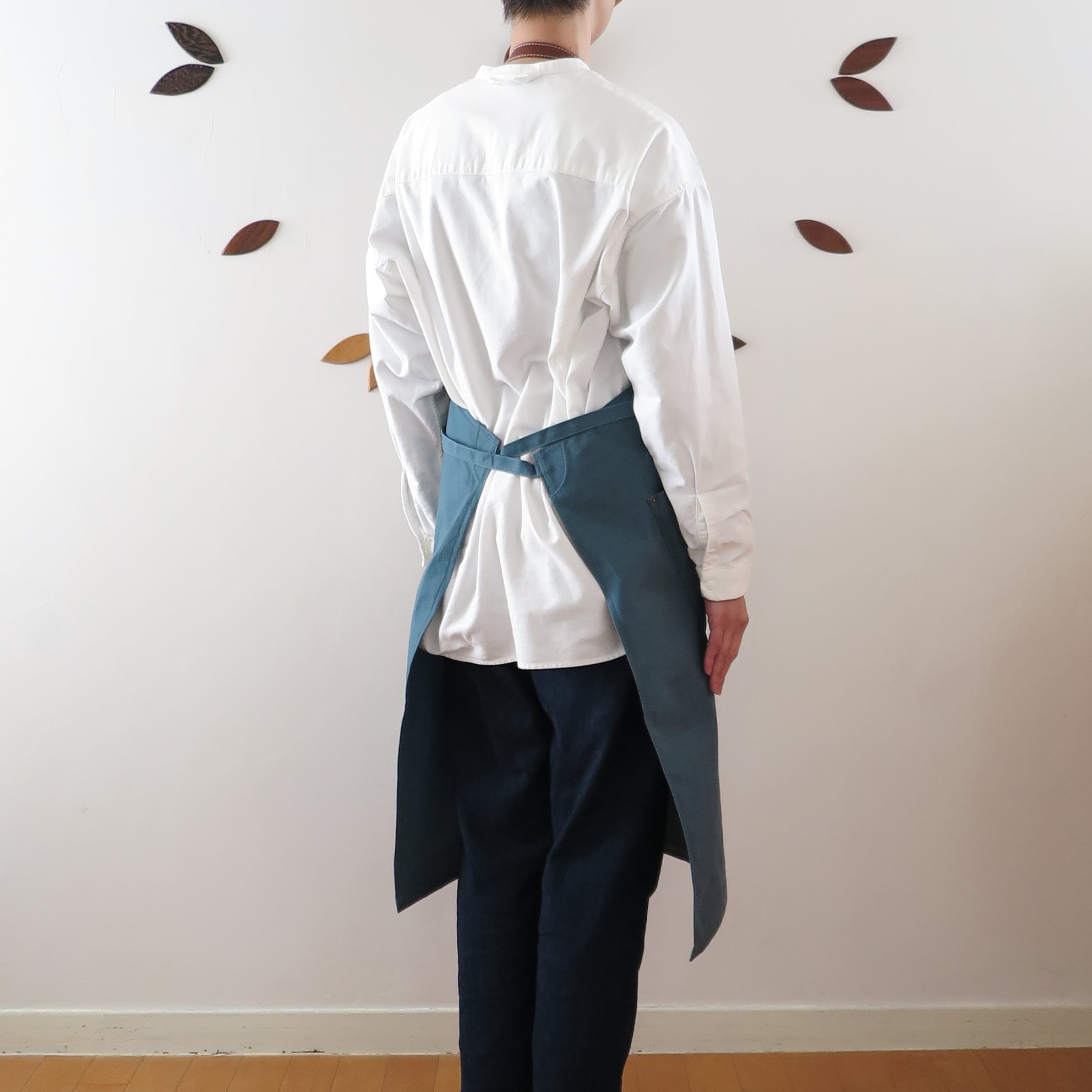 Paraffin canvas apron BLUE | antitese（アンティテーゼ）Handcrafted