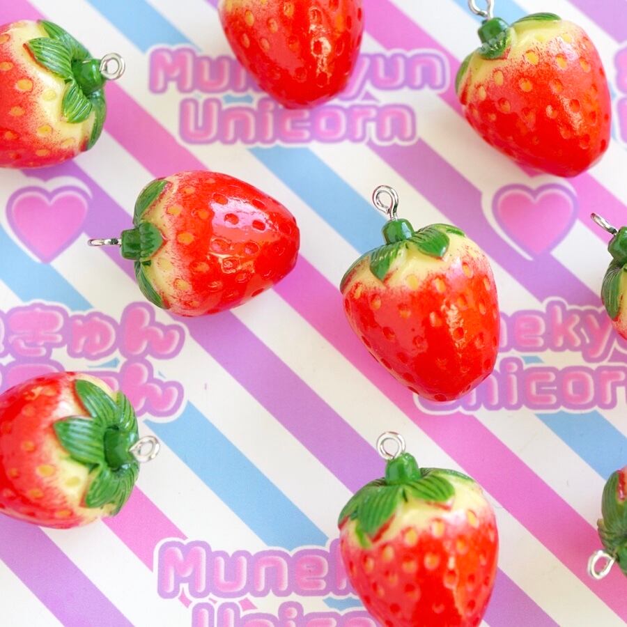 D478【2個/2pcs】ラメ入り いちご デコパーツ/ Glitter Strawberry