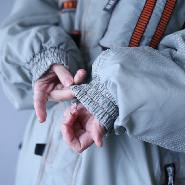 multi gimmick design over silhouette mountain jacket