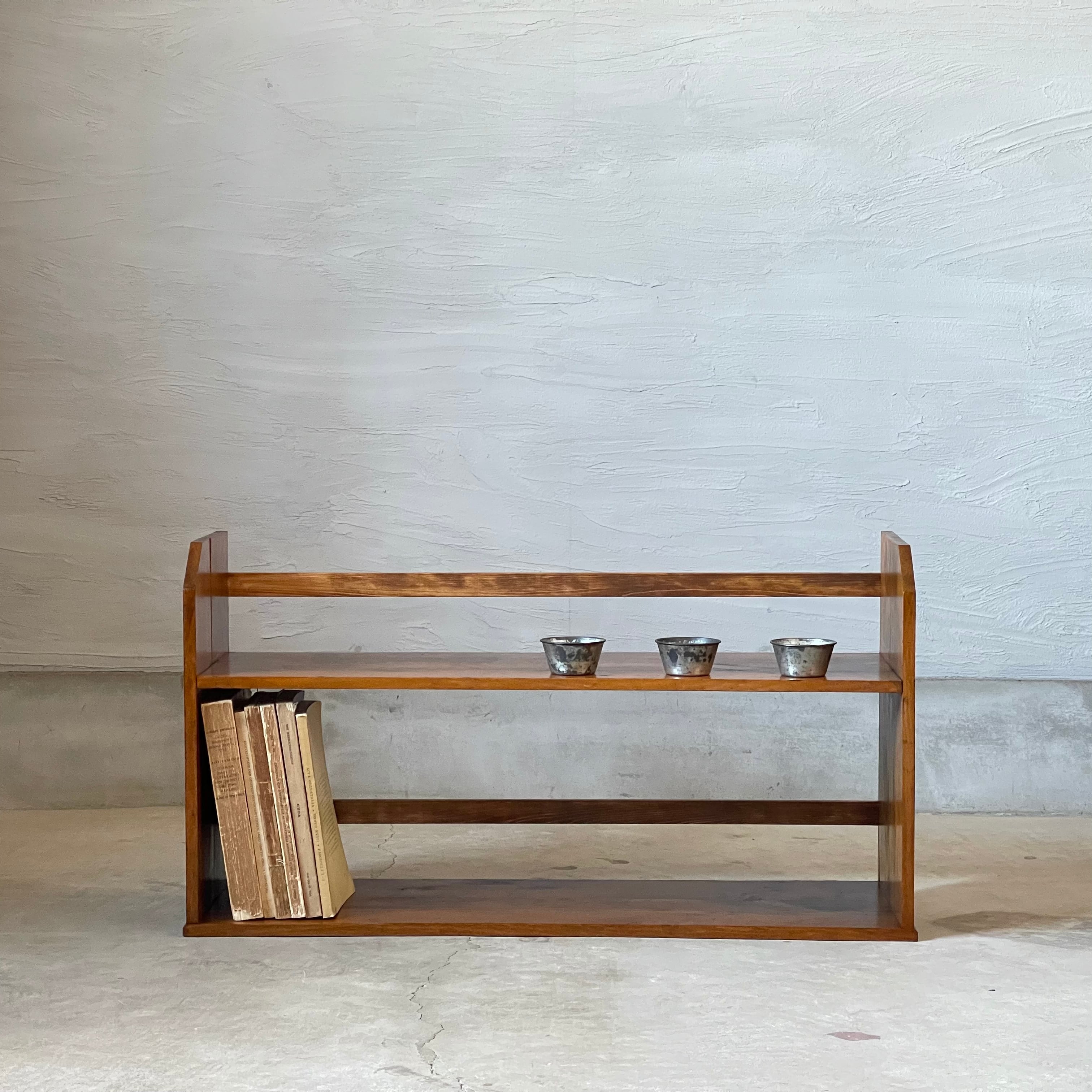 古い2段のブックスタンド