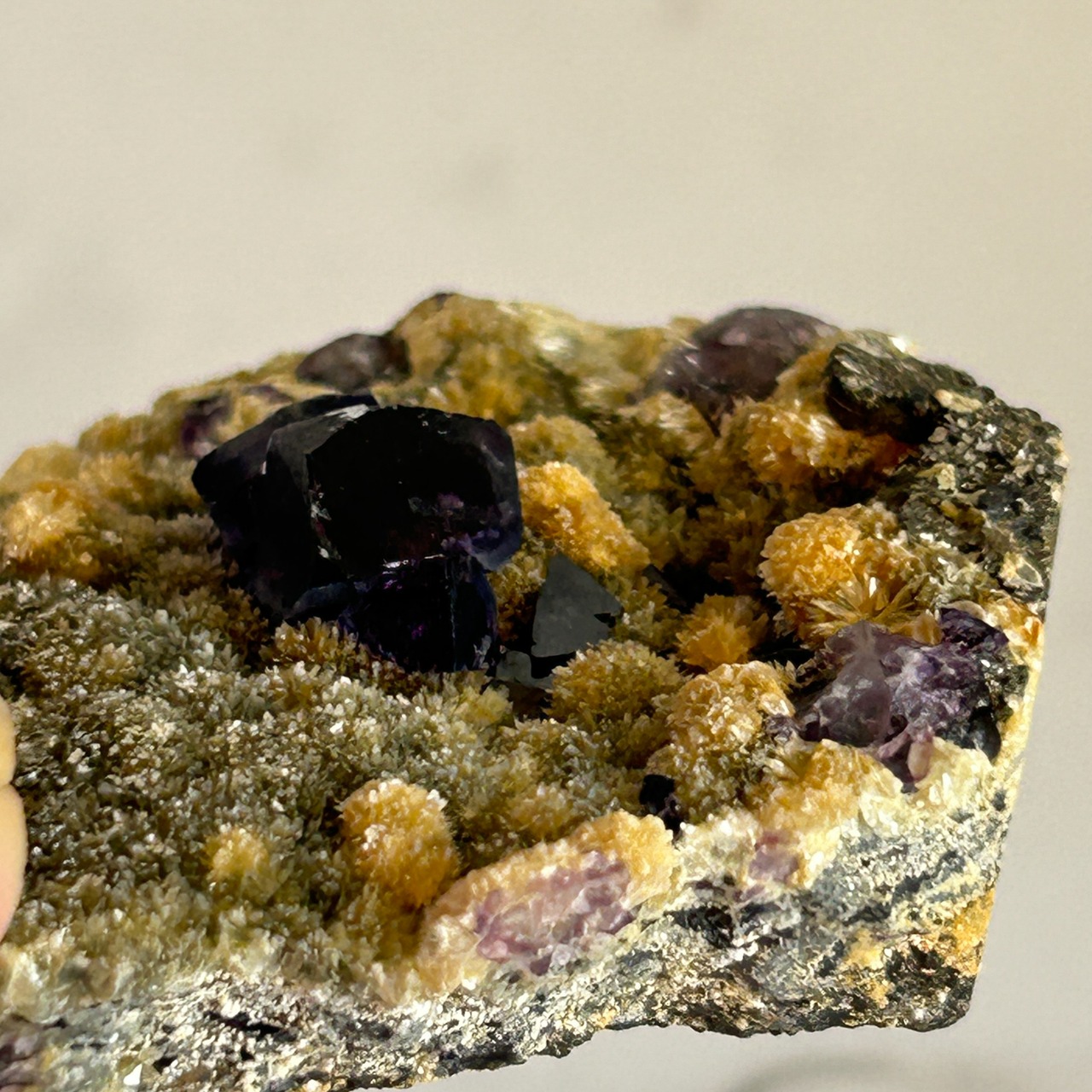 パープルフローライト with カルサイト