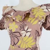 フラダンス 衣装 ワンピース ドレス ベージュ系 ハワイアンプリント アロハ フラ ダンス レッスン 練習 ハワイアン フリル 半袖 ふんわり 軽やか 華やか 大人っぽい 上品 かわいい おしゃれ 淡色 イエロー系 ホワイト系 黄 白 フラダンス衣装 ハワイ ワンピースドレス 花柄 軽い オシャレコーデ かわいいデザイン 女性用花柄ドレス クラシックスタイル レディースファッション プリンセスライン