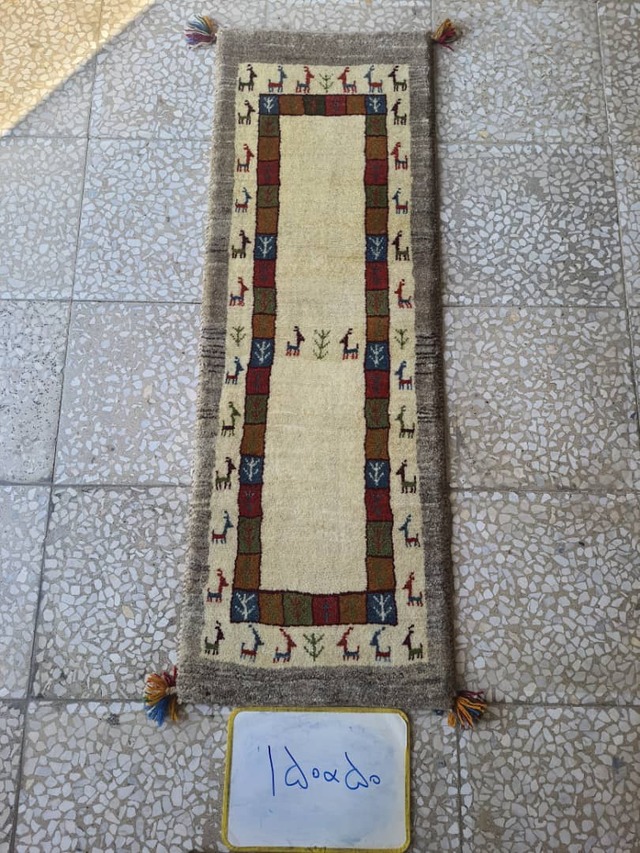 織りたてギャッベ AO53 ※現在、こちらの商品はイランに置いてあります。ご希望の方は先ずは在庫のご確認をお願いします。