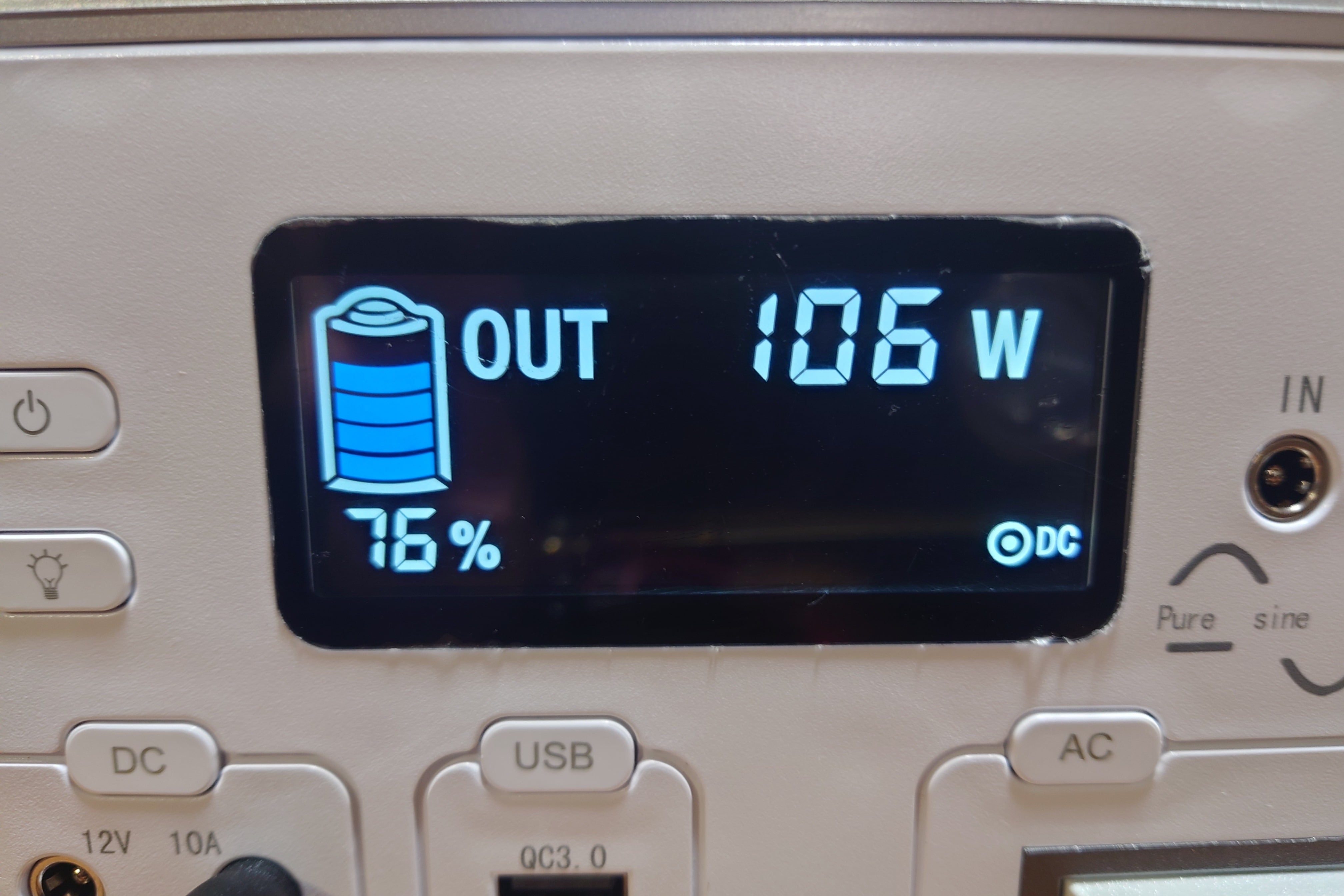AタイプのHIDライト（101w〜54w程度で調整可能）＋576whポータブル電源