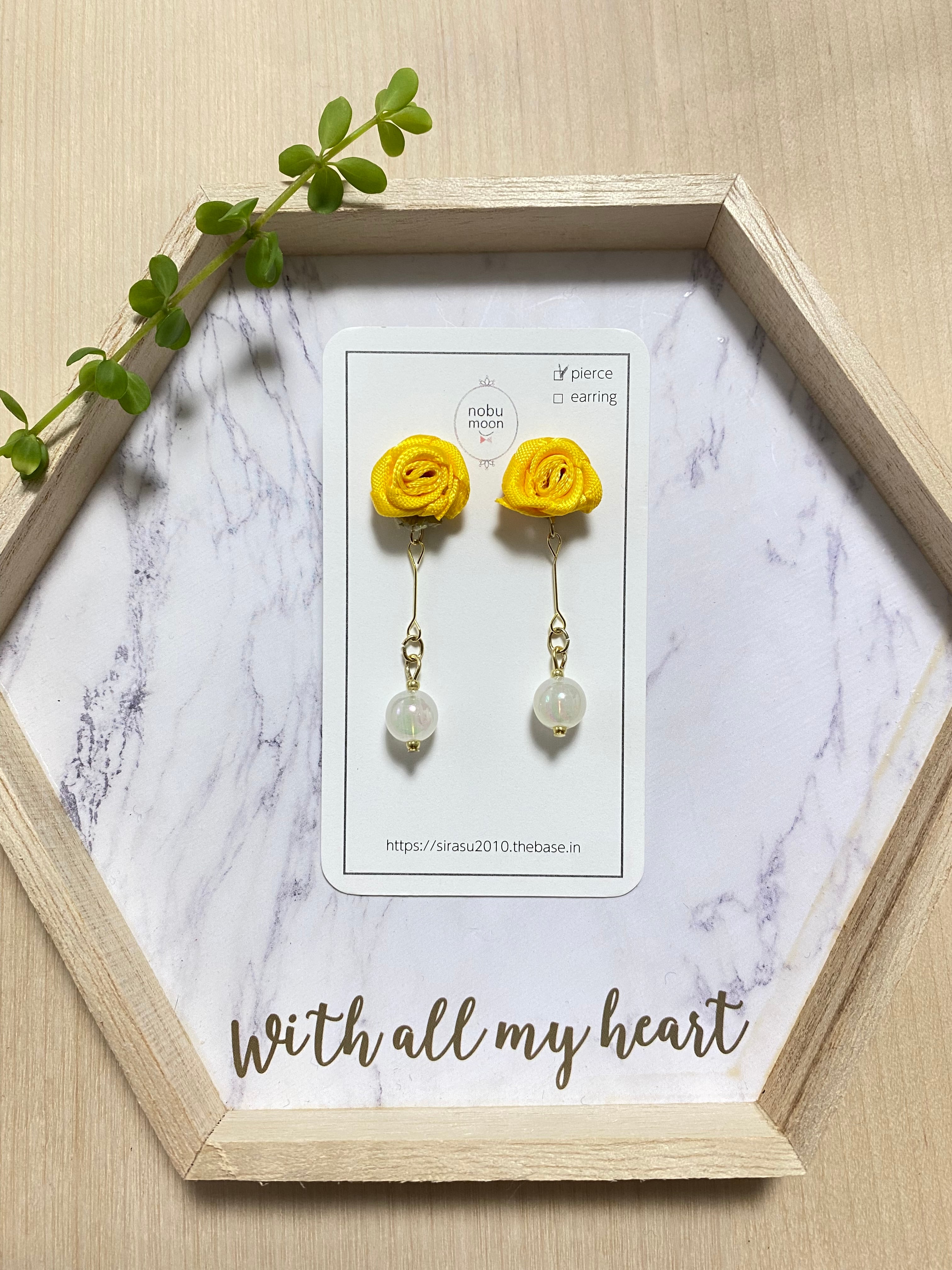 ピアス黄色オレンジビジュー薔薇チャーム花リボン推しメンカラ春 バラ